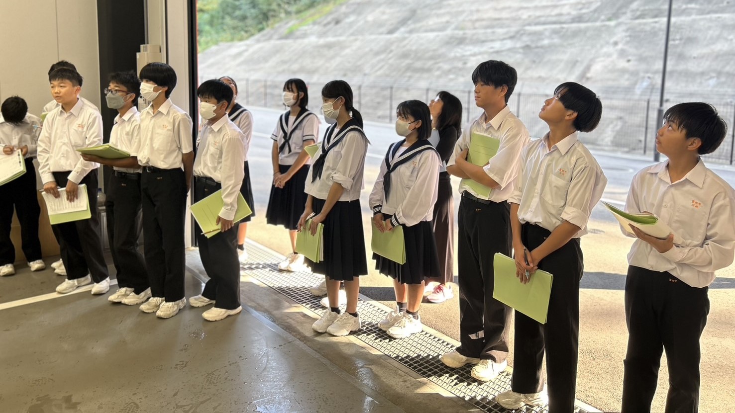 富田中学校　総合物流センター見学