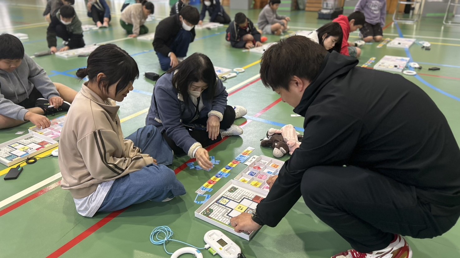 森永小学校　　　　　　　　　　　　クルマまるわかり教室　　　　　　　(トヨタ未来スクール)